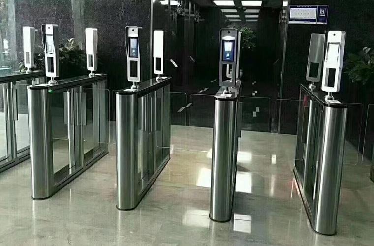 人脸识别闸机 赋能企业、工厂与小区的一卡通门禁考勤新时代